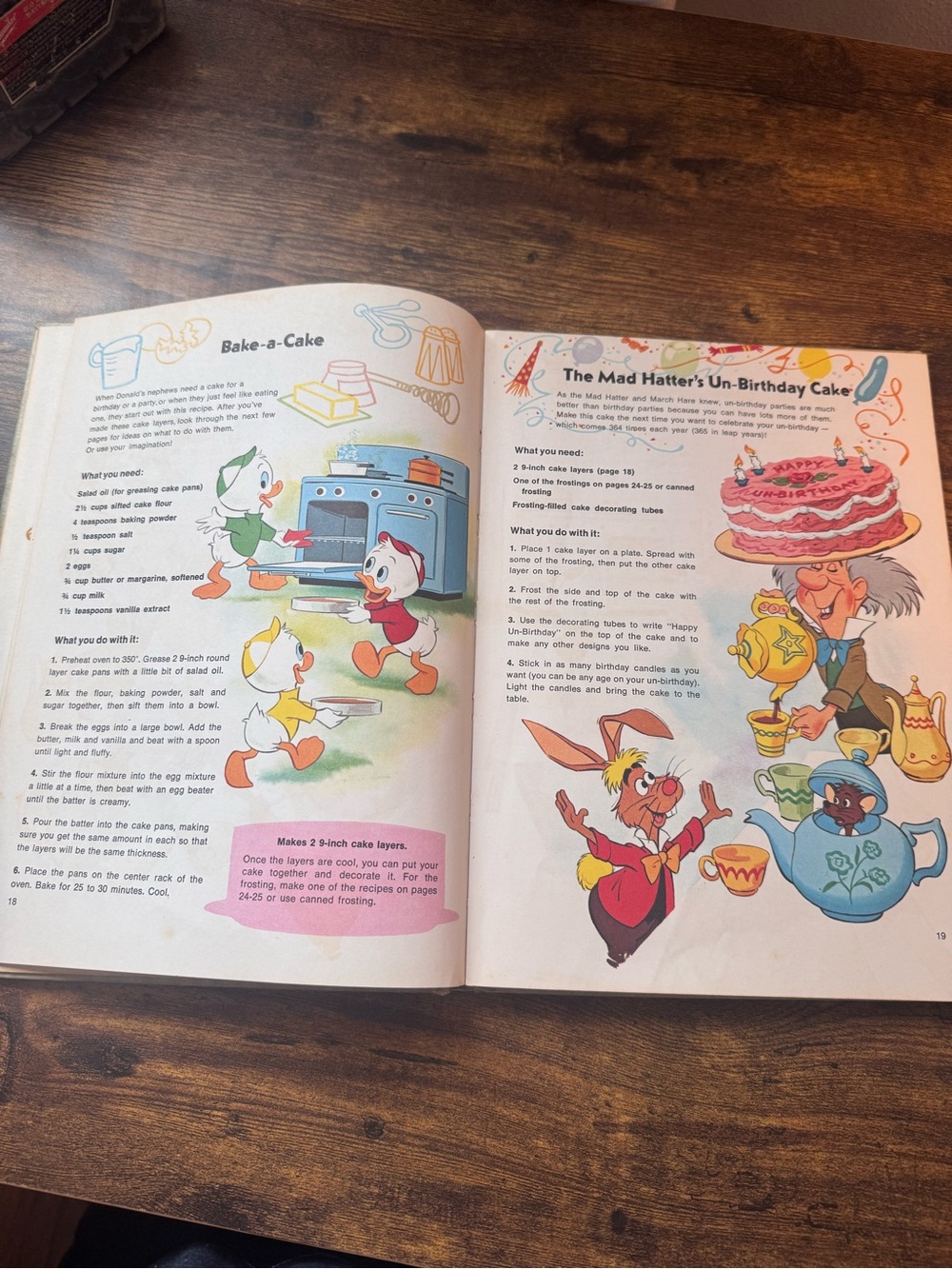 VTG Walt Disney's Mickey Mouse Cookbook Hardcover 1975 Golden Press Recipes Kids - Picture 3 of 5